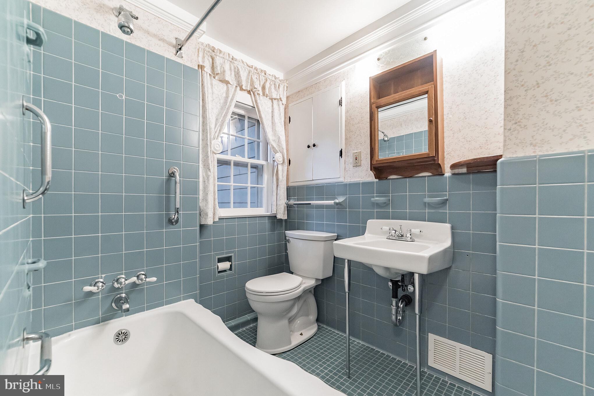 818 Tanley Road Silver Spring, MD 20904 - Photo 18 of 31 Full bathroom