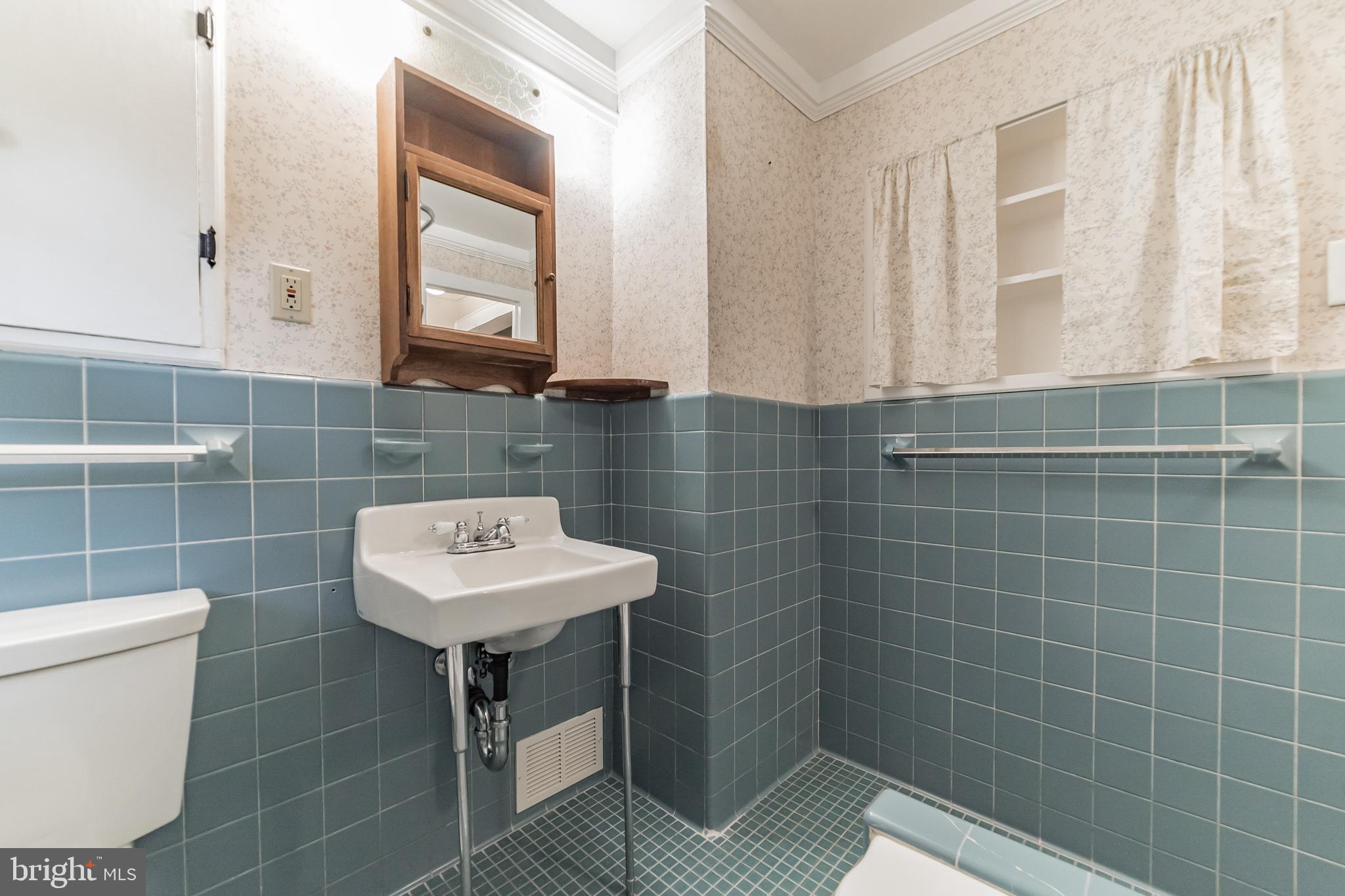 818 Tanley Road Silver Spring, MD 20904 - Photo 19 of 31 Built in shelving in the bathroom