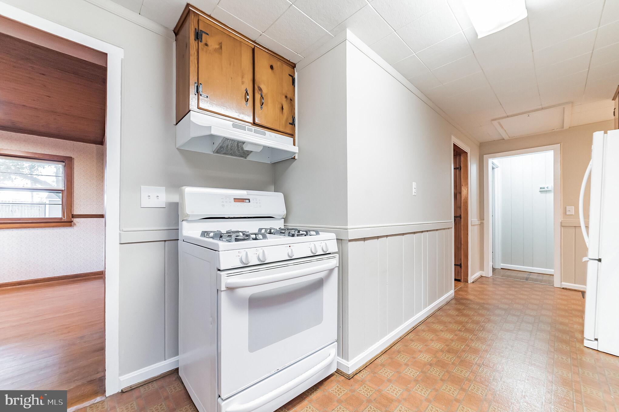 818 Tanley Road Silver Spring, MD 20904 - Photo 8 of 31 Gas range