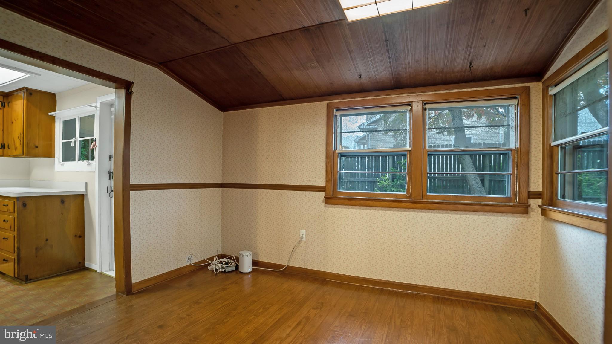 818 Tanley Road Silver Spring, MD 20904 - Photo 10 of 31 Dining room off the kitchen