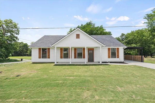 $259,900 | 108 Manson Street, Wolfe City, TX 75496