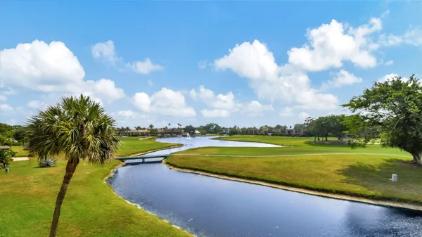$2,200 | 4539 Luxemburg Court, Unit 304, Lake Worth, FL 33467
