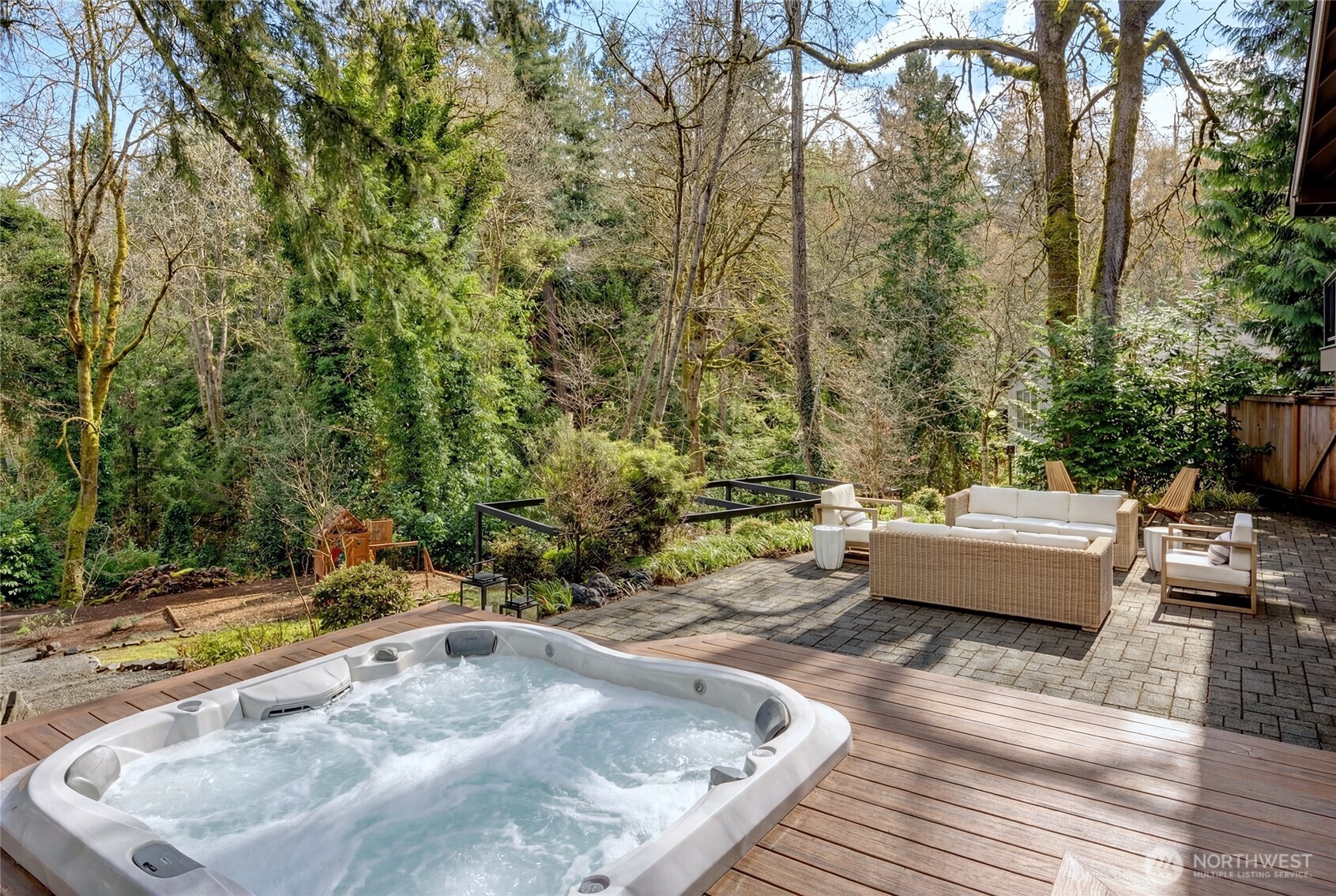 5205 West Mercer Place Mercer Island, WA 98040 - Photo 18 of 40