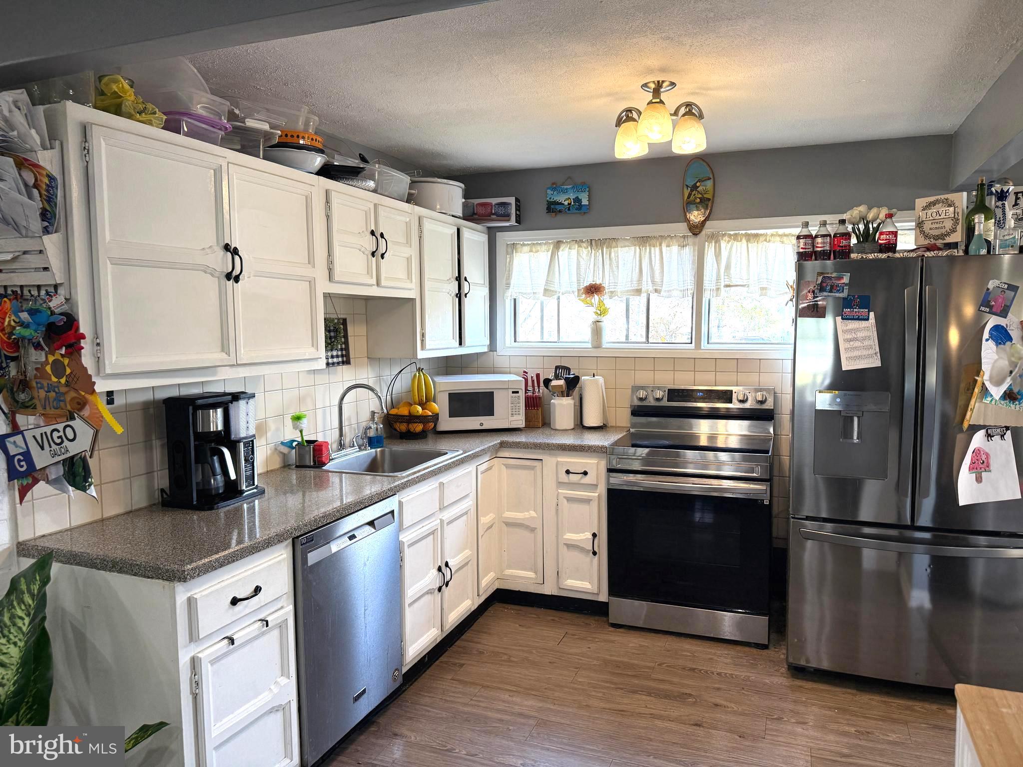 25 Goldengate Road Levittown, PA 19057 - Photo 11 of 36