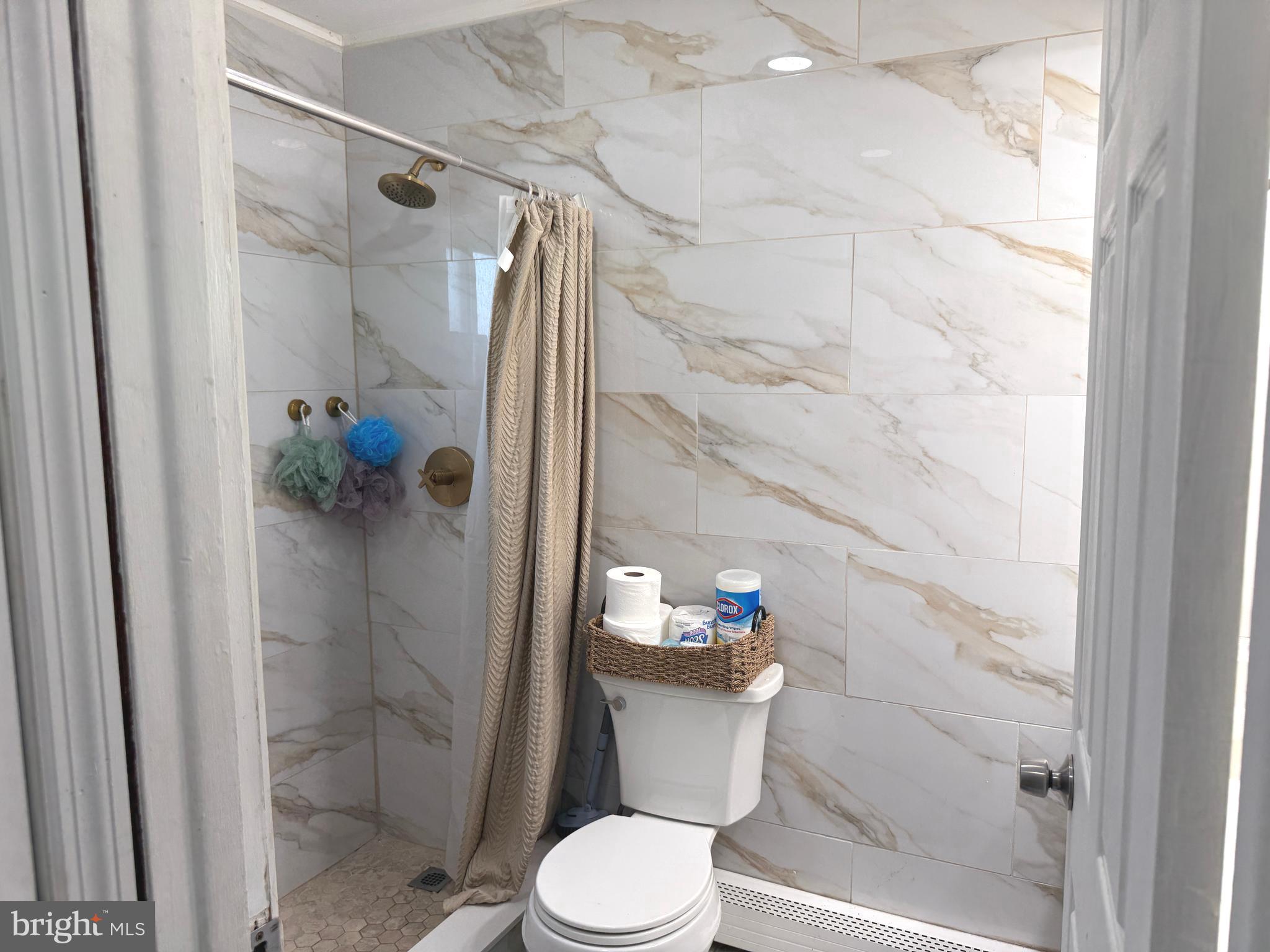 25 Goldengate Road Levittown, PA 19057 - Photo 18 of 36