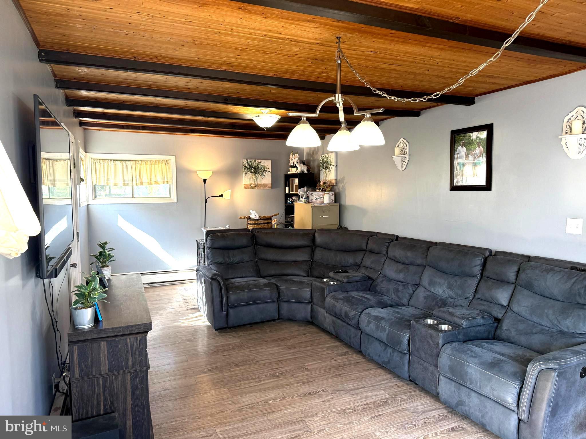 25 Goldengate Road Levittown, PA 19057 - Photo 5 of 36