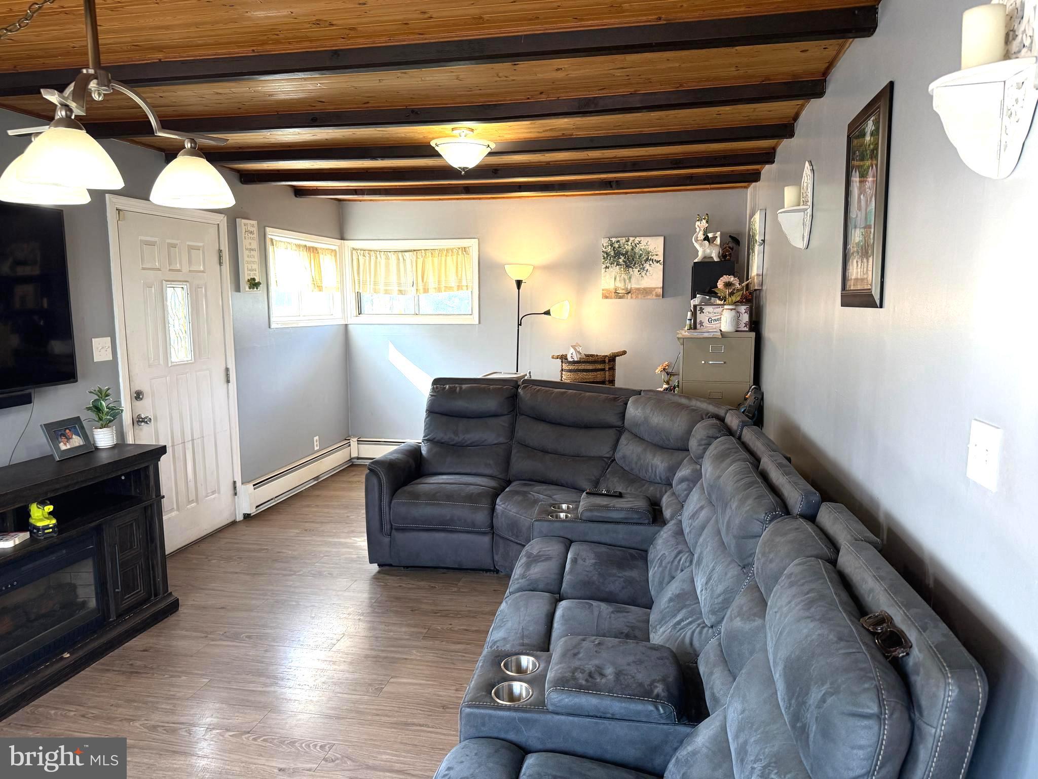 25 Goldengate Road Levittown, PA 19057 - Photo 6 of 36