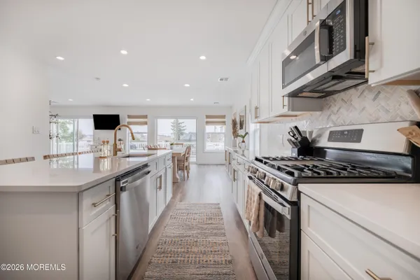 $869,000 | 7 West Thames Road, Little Egg Harbor, NJ 08087