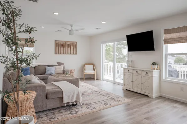 $869,000 | 7 West Thames Road, Little Egg Harbor, NJ 08087