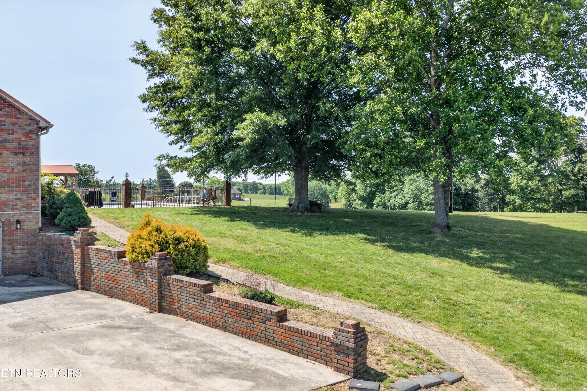 4015 Baxter Road Baxter, TN 38544 - Photo 40 of 48 a view of a garden with an outdoor space