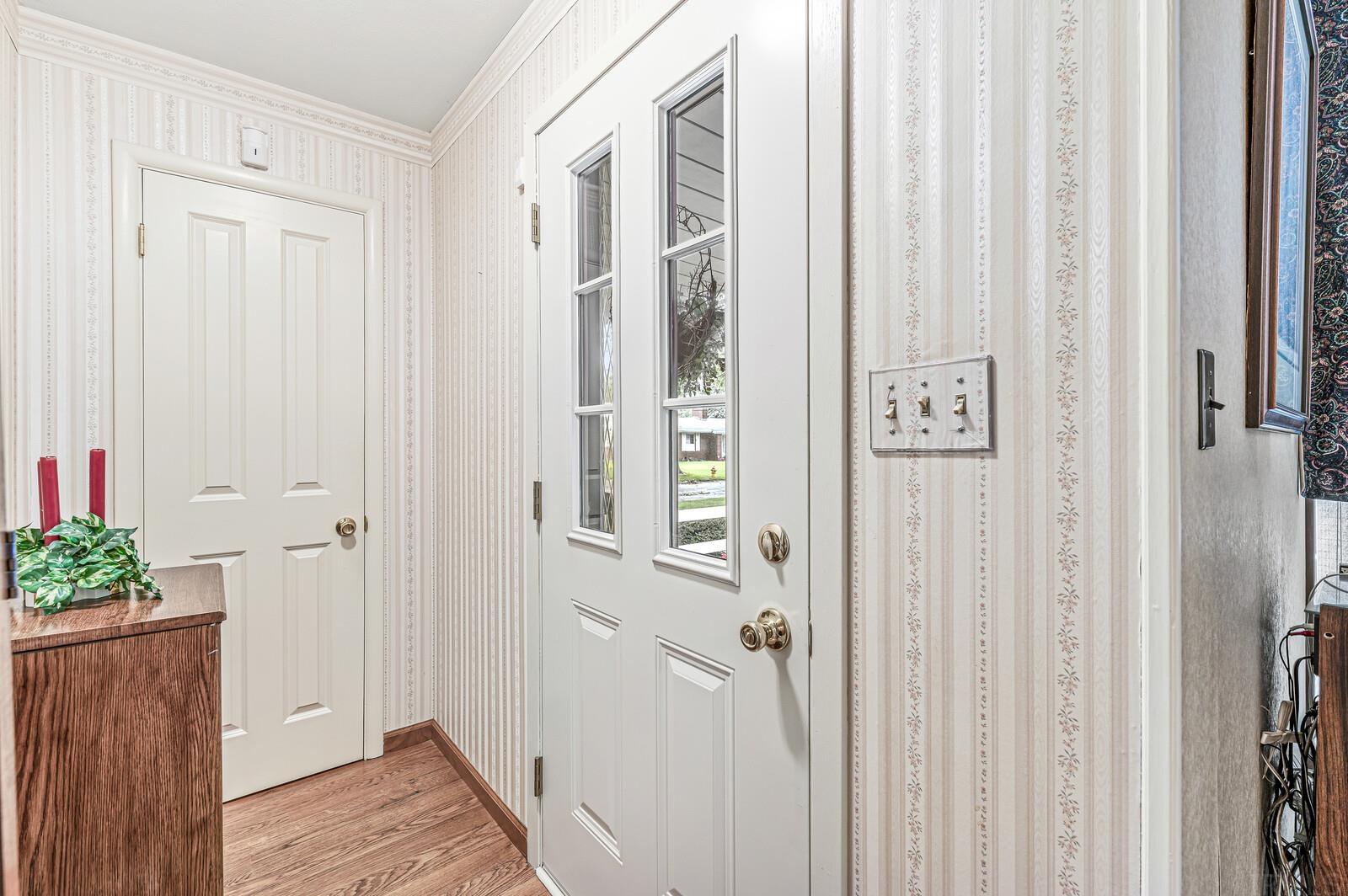 1504 Springbrook Drive Elkhart, IN 46514 - Photo 3 of 32