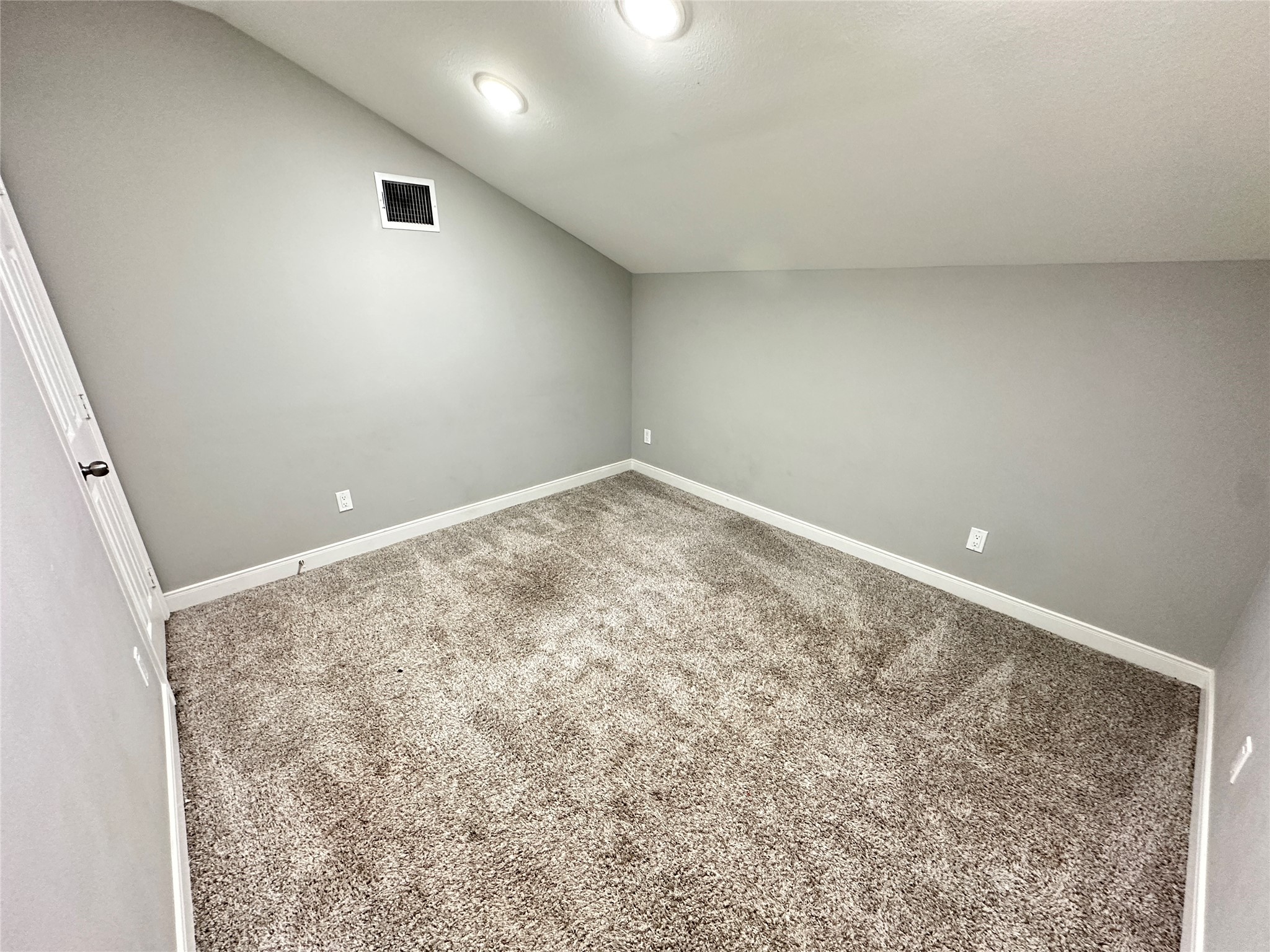 12703 West Hardy Road Houston, TX 77037 - Photo 22 of 29 an empty room with a workbench