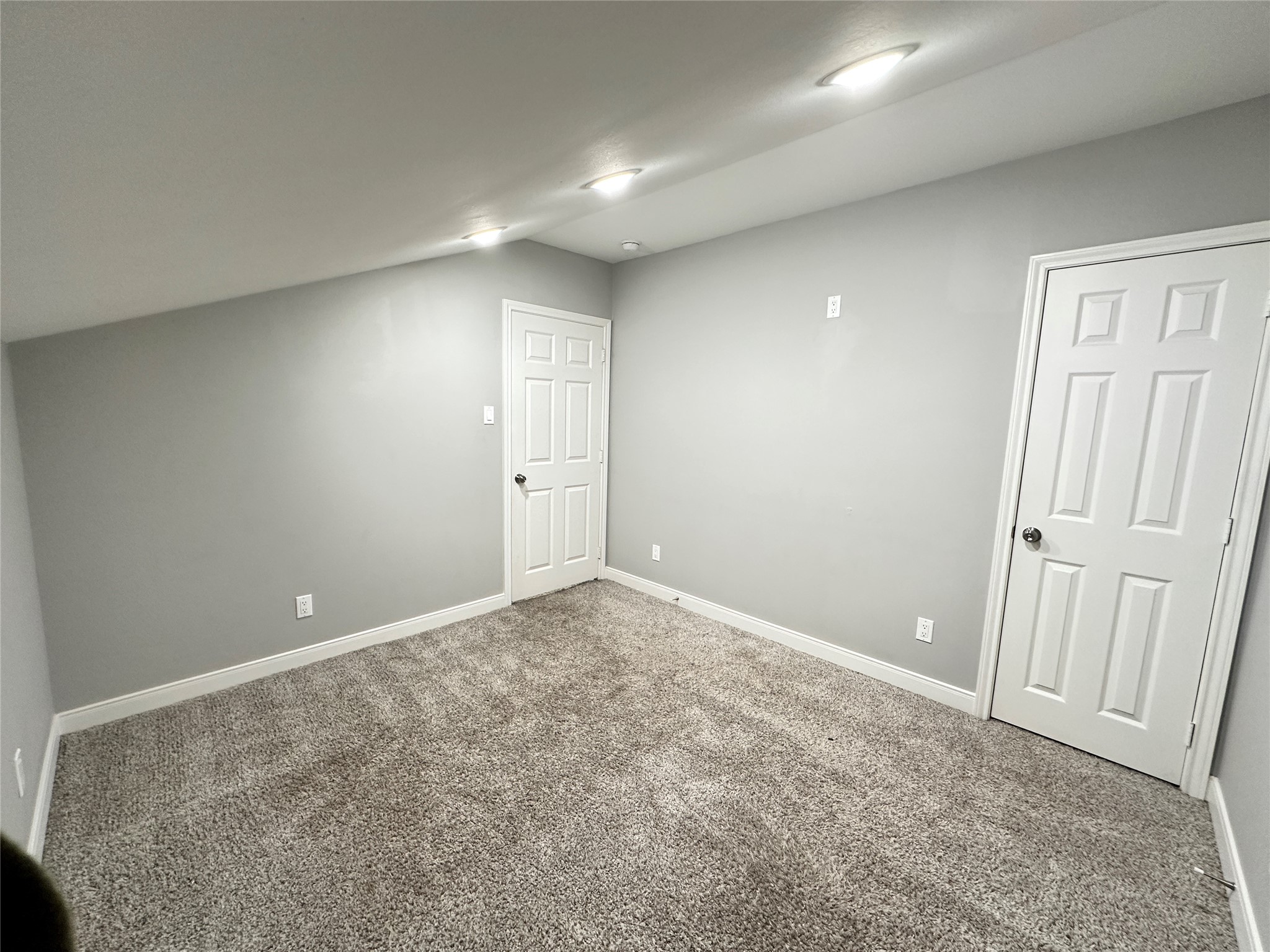12703 West Hardy Road Houston, TX 77037 - Photo 23 of 29 an empty room with closet and mirror