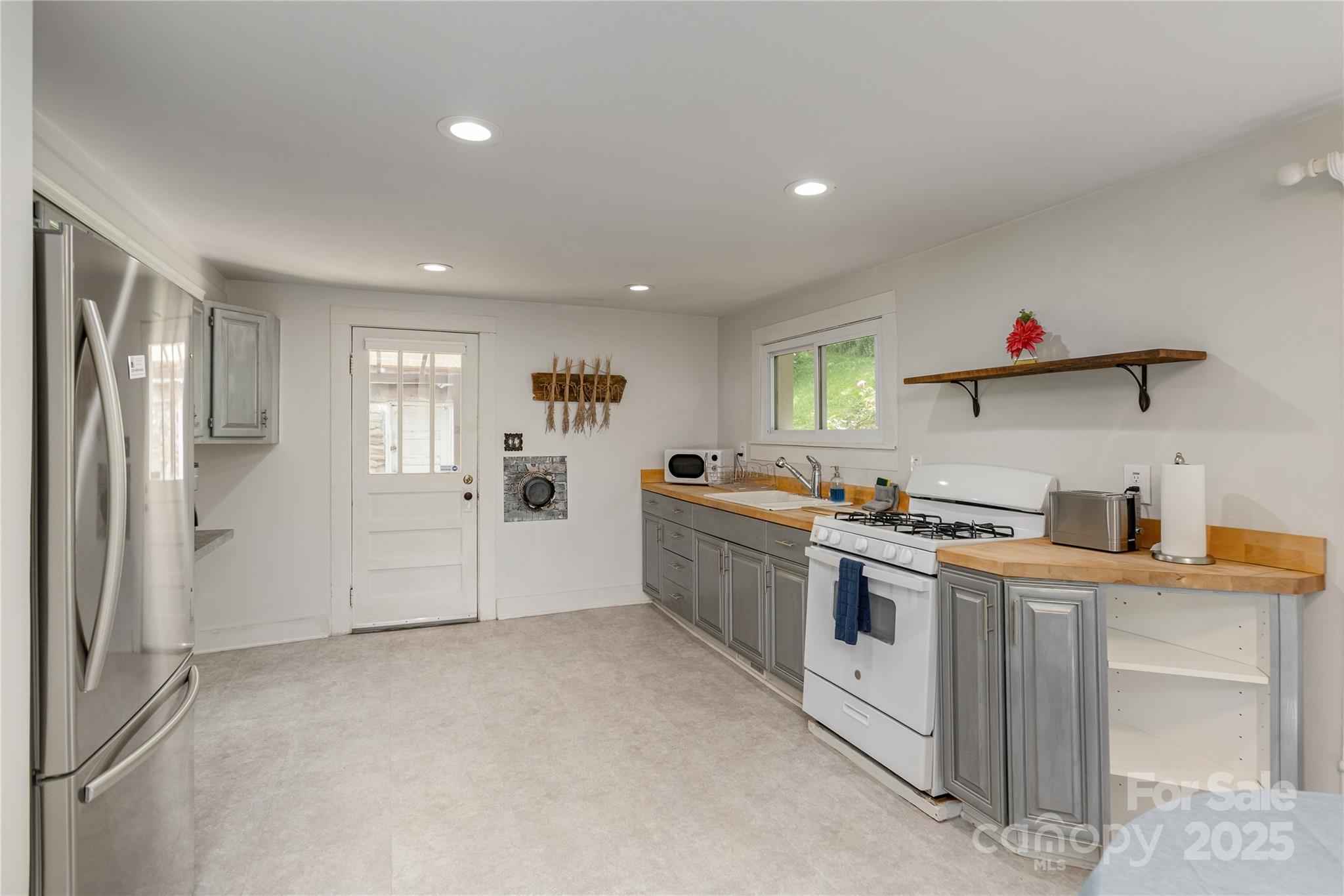 223 Smith Cove Road Candler, NC 28715 - Photo 16 of 35 Gallery Image 16