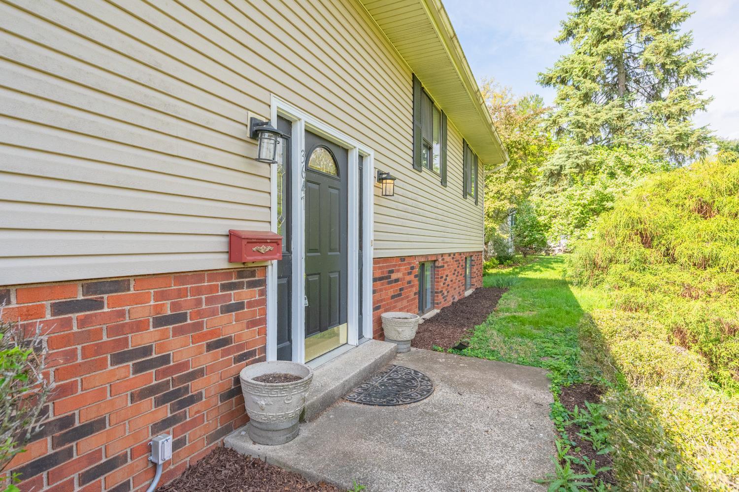 3647 East Galbraith Road Amberley, OH 45236 - Photo 4 of 40