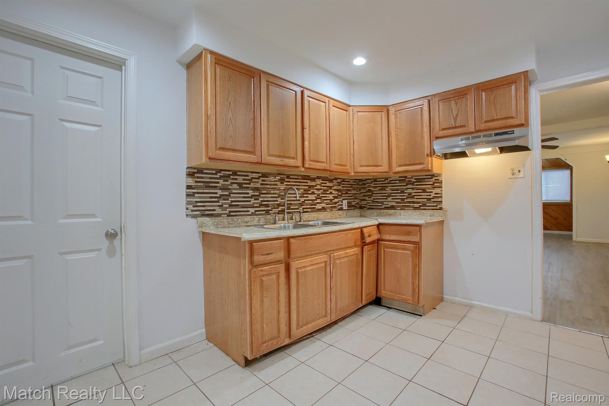 19781 Evergreen Road Detroit, MI 48219 - Photo 7 of 22 Gallery Image 7