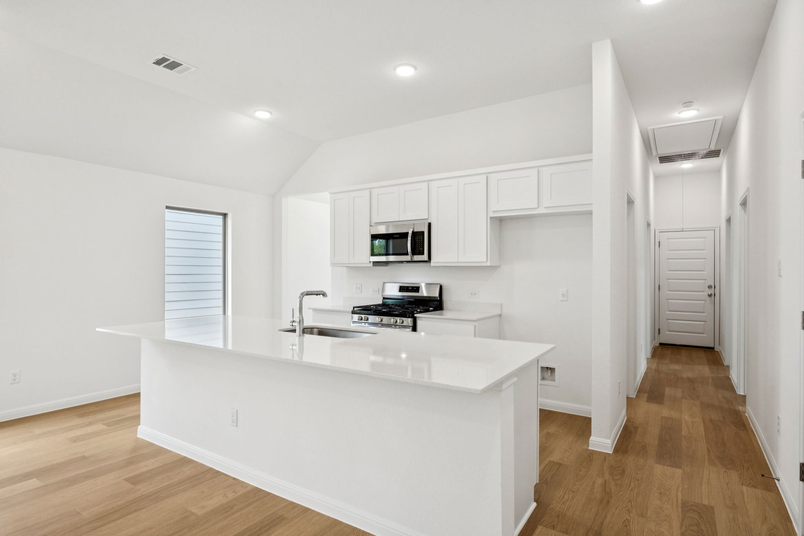 176 Hornet Street Elgin, TX 78621 - Photo 4 of 36
