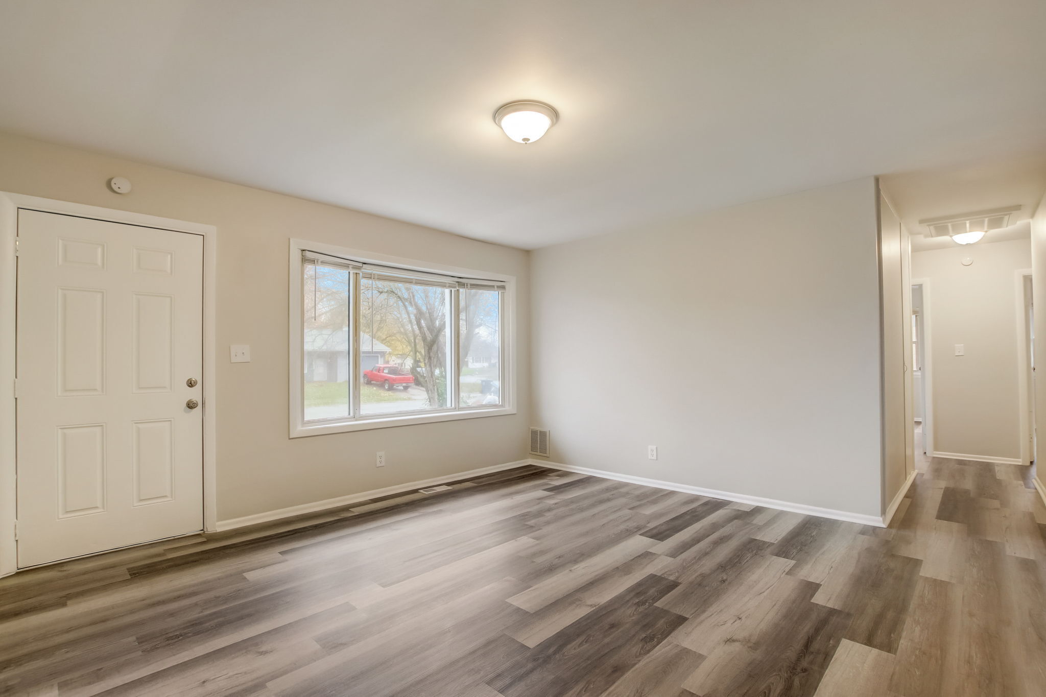 3920 Richelieu Road Indianapolis, IN 46226 - Photo 4 of 30