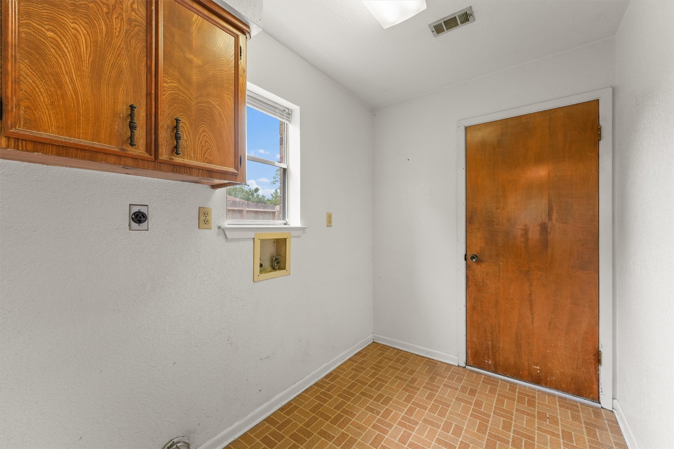 5103 Forest Trail Baytown, TX 77521 - Photo 14 of 25 a view of an entryway with wooden floor