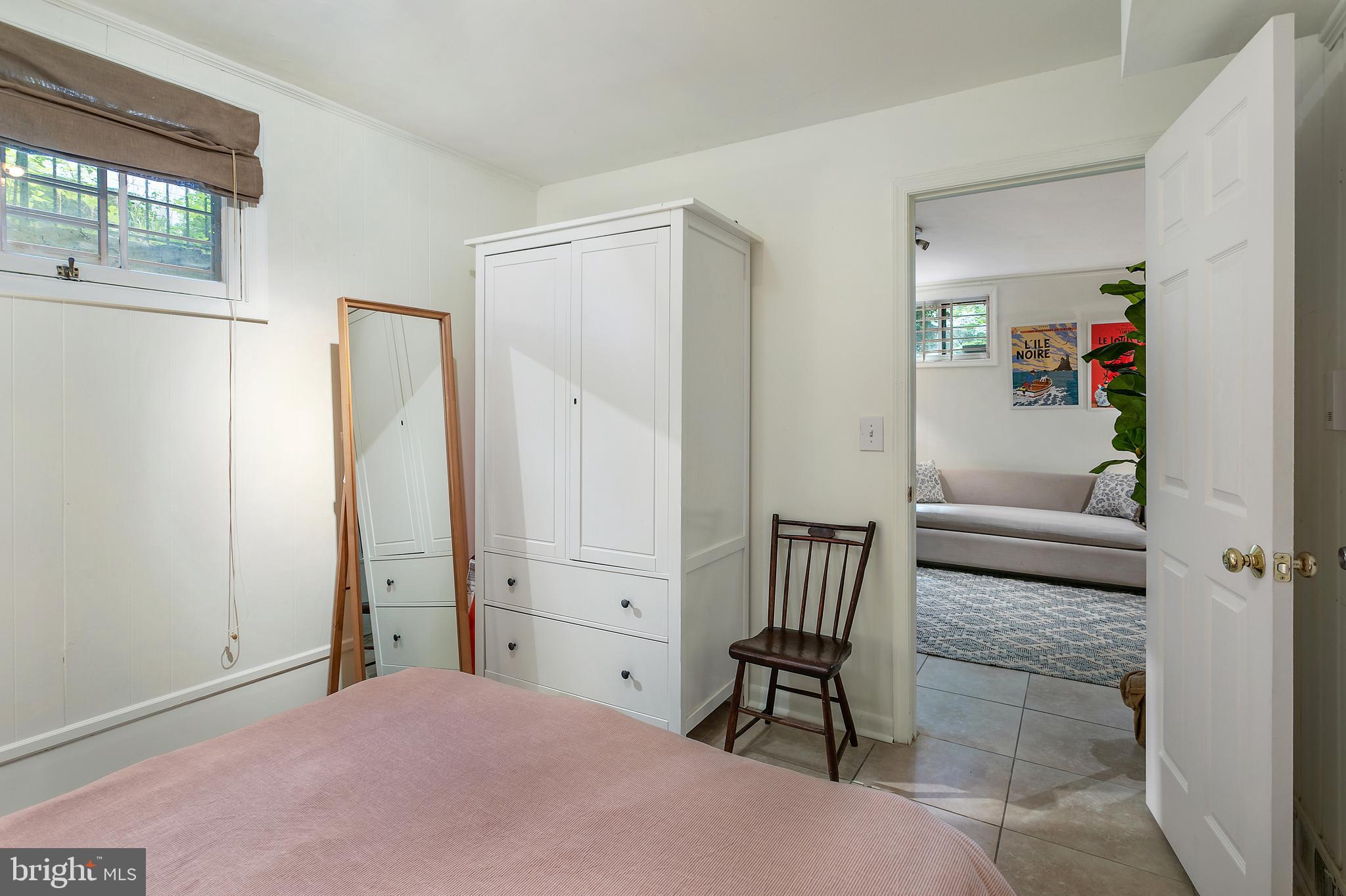 5015 Fulton Street Northwest Washington, DC 20016 - Photo 31 of 49 Family room