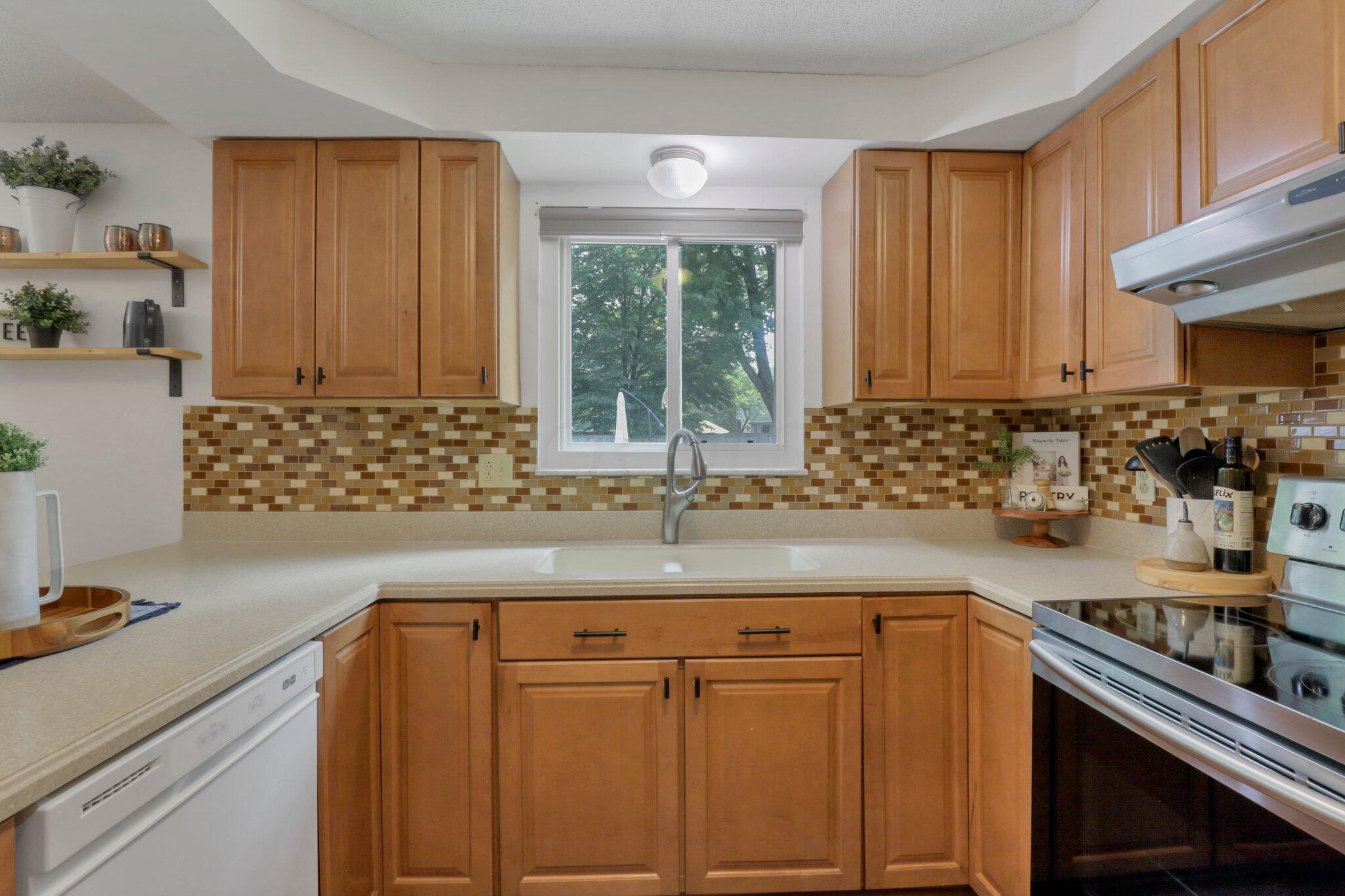188 Landover Road Columbus, OH 43230 - Photo 15 of 65 Kitchen