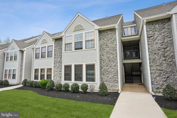 $255,000 | 2 Bridgewater Drive, Marlton, NJ 08053