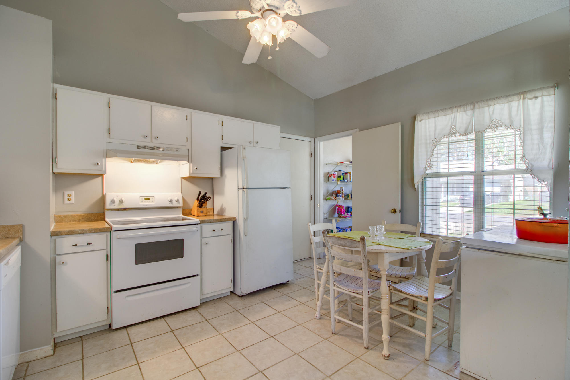 146 Manchester Road Summerville, SC 29486 - Photo 4 of 8 146 Manchester Rd