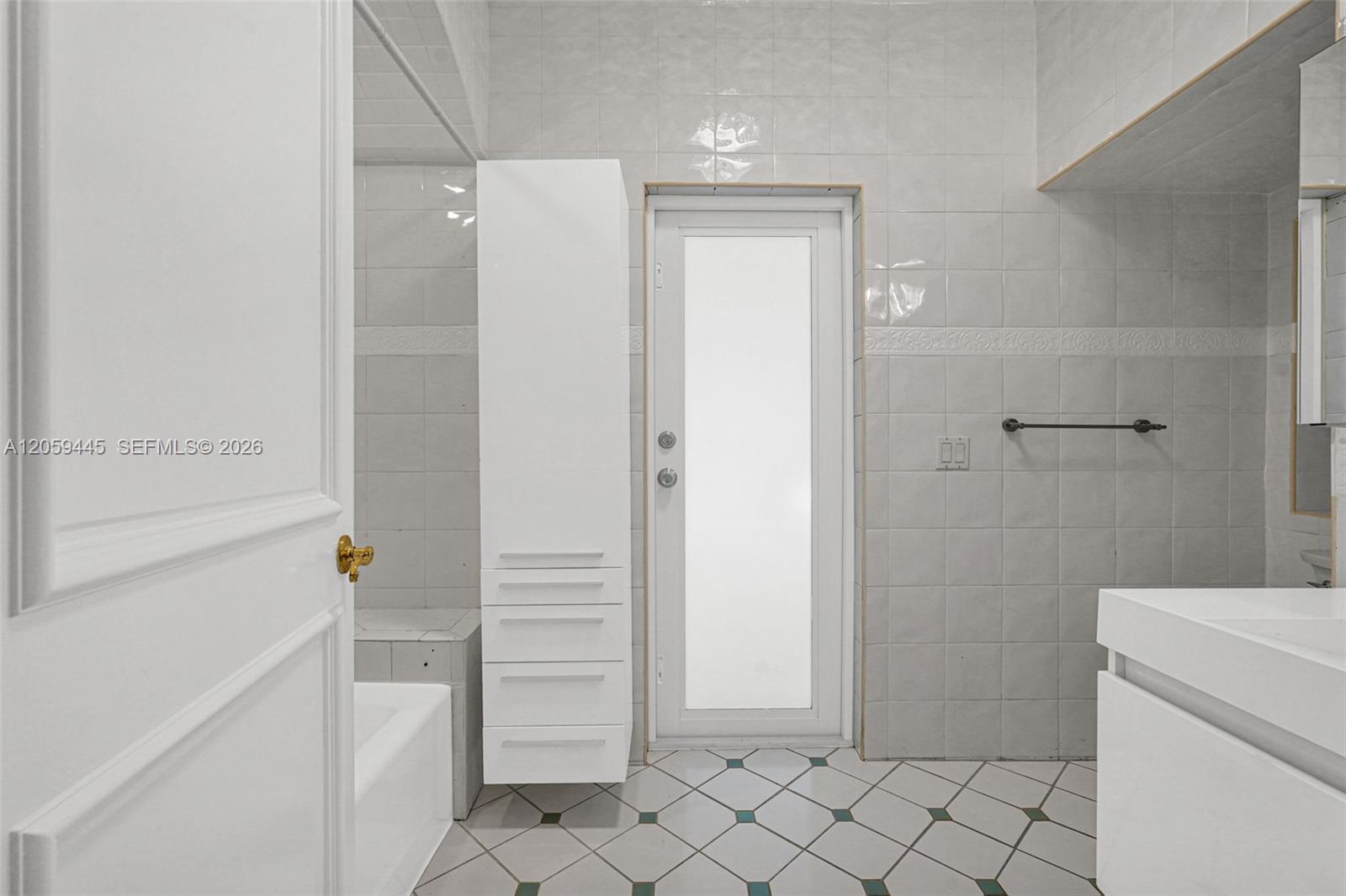 244 Southwest 28th Road Miami, FL 33129 - Photo 64 of 70 Bathroom #3 | First Floor Hallway | Cabana bathroom