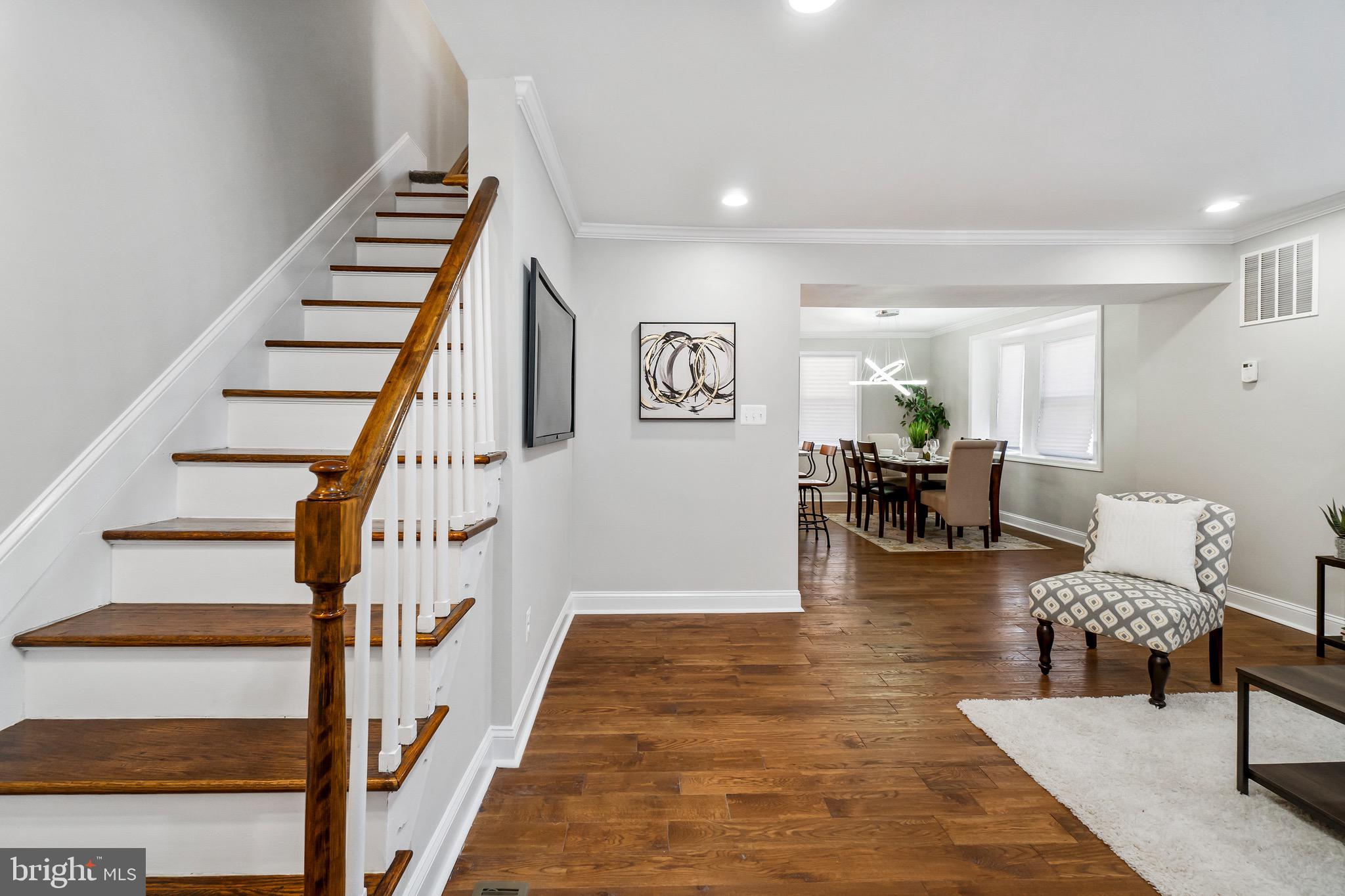 4519 Rokeby Road Baltimore, MD 21229 - Photo 2 of 34