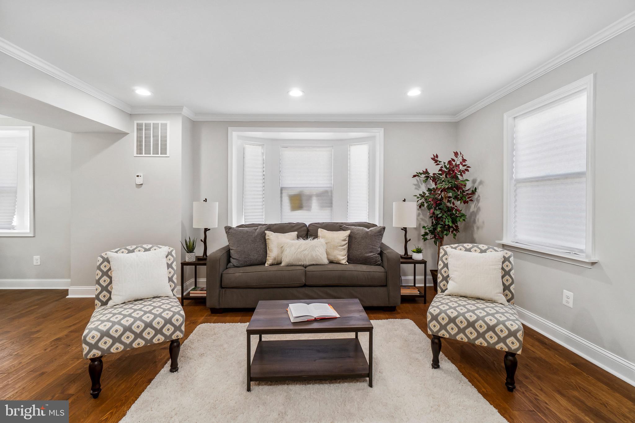 4519 Rokeby Road Baltimore, MD 21229 - Photo 3 of 34