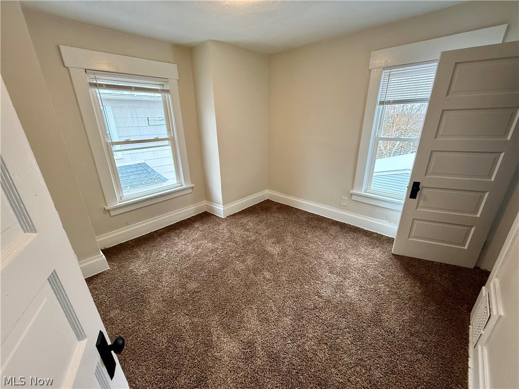 39 North Balch Street Akron, OH 44303 - Photo 12 of 19 Unfurnished room with dark carpet and baseboards