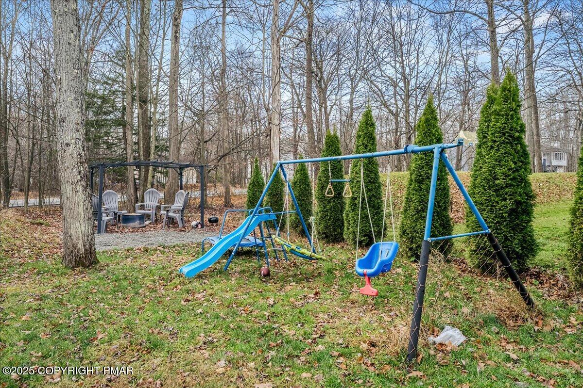 2127 Warwick Circle Tobyhanna, PA 18466 - Photo 40 of 44 05-HomeView_Media-2127_Warwick_Cir