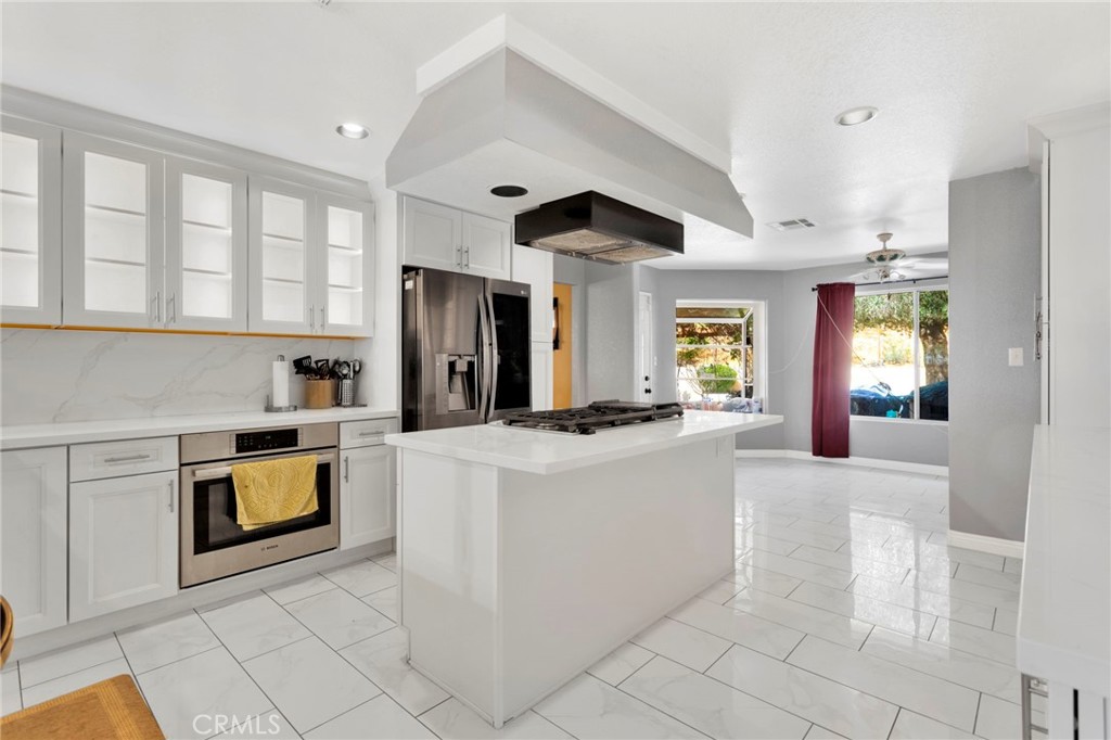 20430 Rancherias Road Apple Valley, CA 92307 - Photo 16 of 72 Kitchen