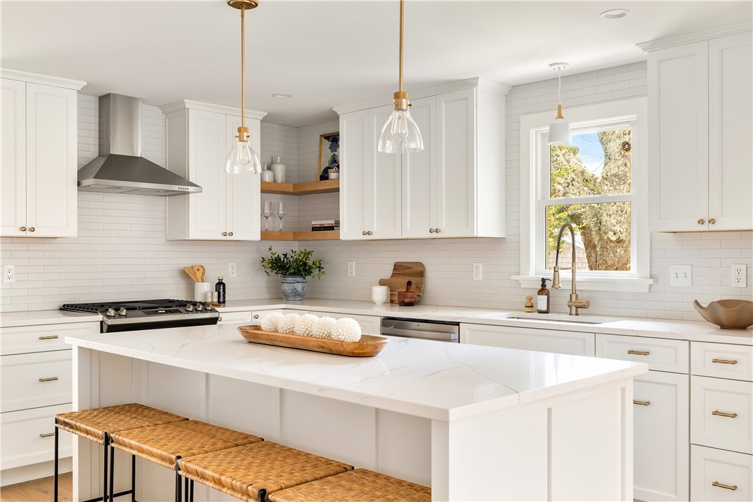 16 Coffey Avenue Narragansett, RI 02882 - Photo 4 of 46