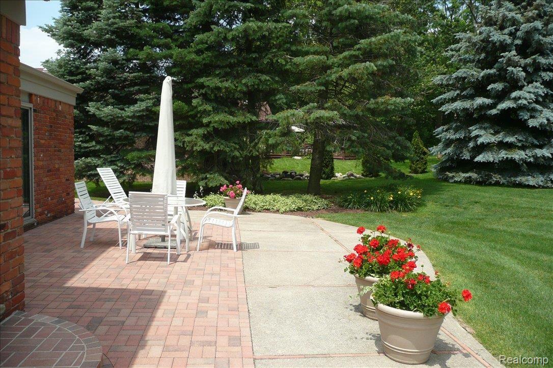 30130 High Valley Road Farmington, MI 48331 - Photo 14 of 14 FHPatioSummerkitchenview