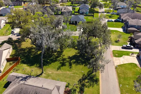 a view of a yard with an trees