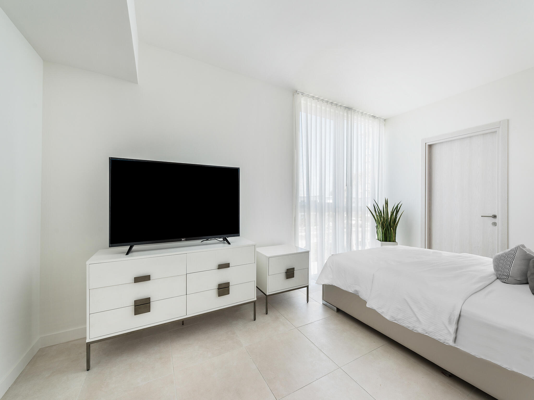 401 North Birch Road, Unit TH1 Fort Lauderdale, FL 33304 - Photo 18 of 31 001_4818