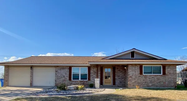 $2,400 | 118 Hillcrest Drive, La Vernia, TX 78121
