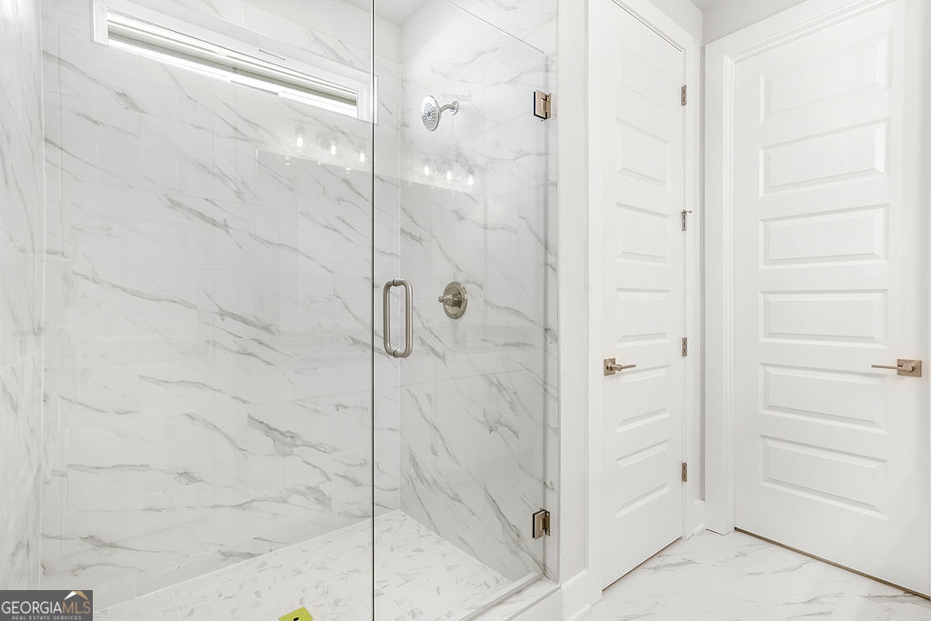 2604 Parkside Way Gainesville, GA 30507 - Photo 12 of 33 a bathroom with a glass shower door