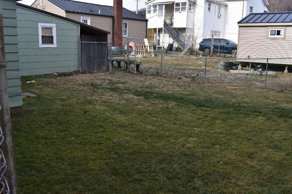210 Maple Lane Pittsburgh, PA 15225 - Photo 19 of 24 Side Yard Fenced In