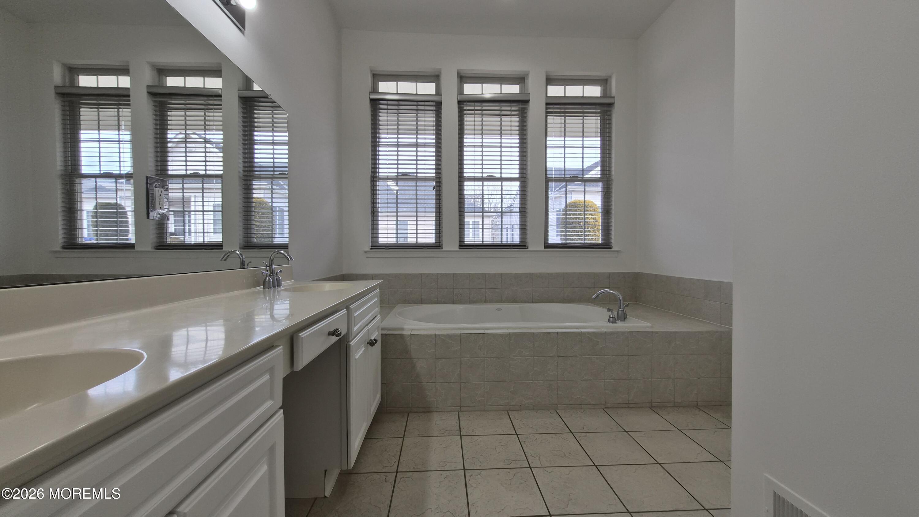 6 St Andrews Road Jackson, NJ 08527 - Photo 20 of 22 Master Bath Tub