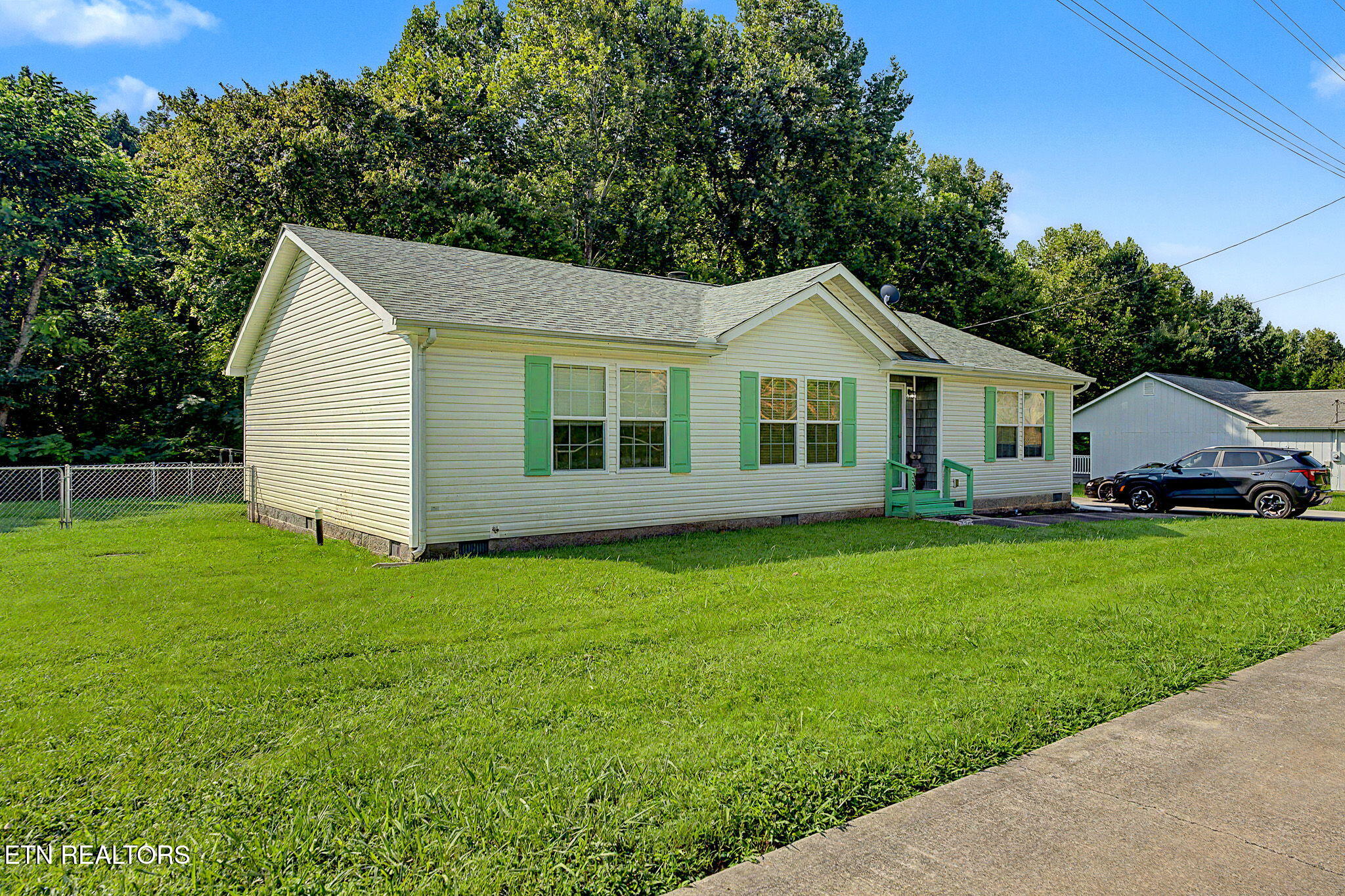 332 Howard Road Loudon, TN 37774 - Photo 2 of 30 IMG_4581