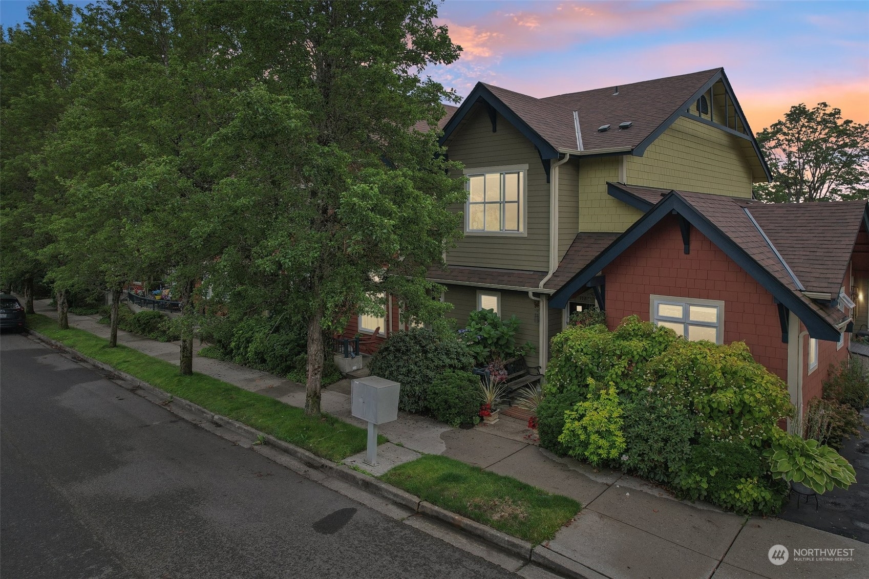 1127 Campbell Way Bremerton, WA 98310 - Photo 38 of 39 a front view of a house with garden