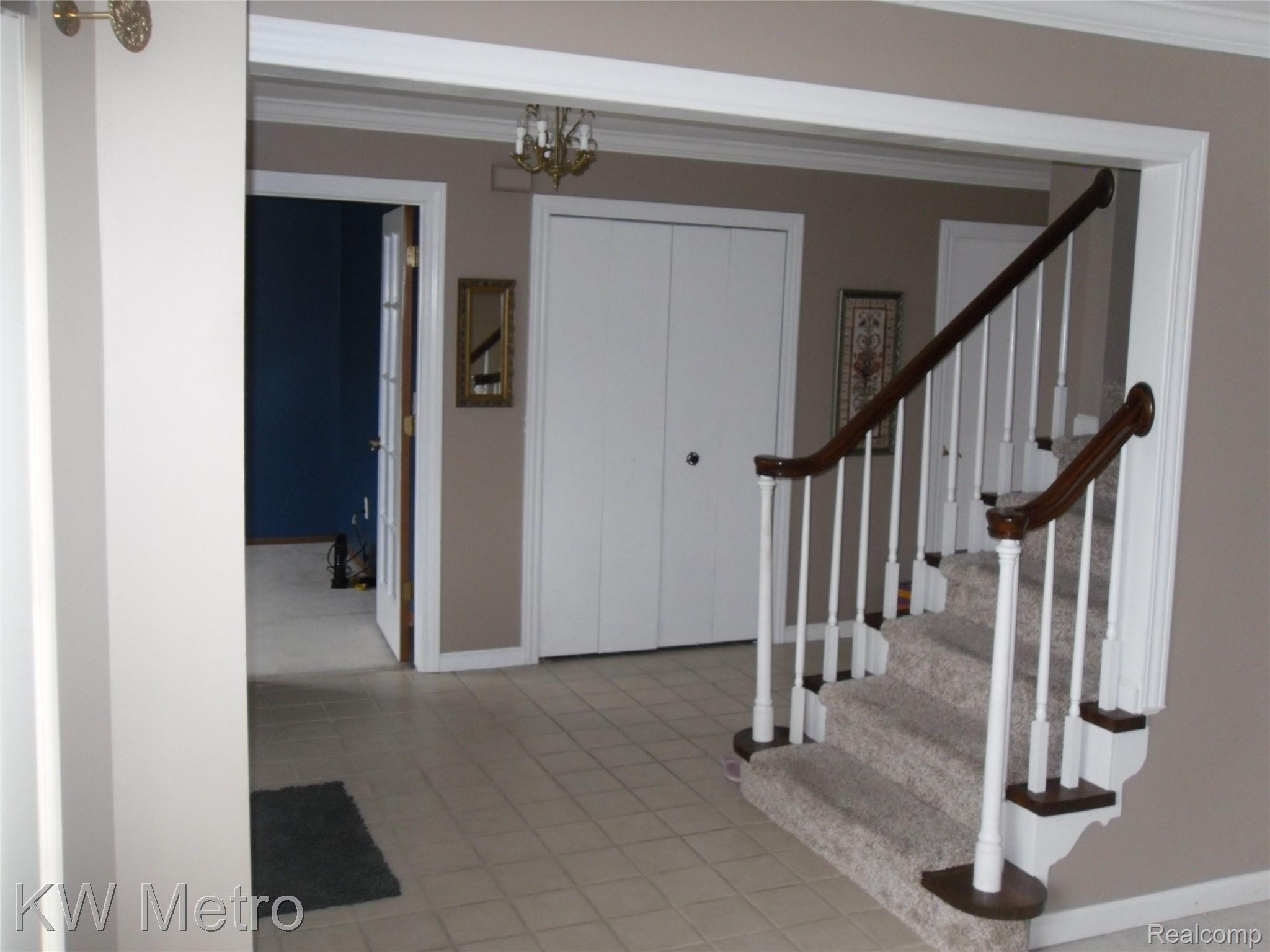 2014 Oak Leaf Court North Rochester, MI 48309 - Photo 19 of 33 SDC14009.JPG
