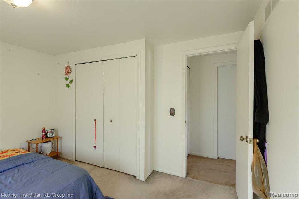 45090 Rudgate Road Canton, MI 48188 - Photo 17 of 41