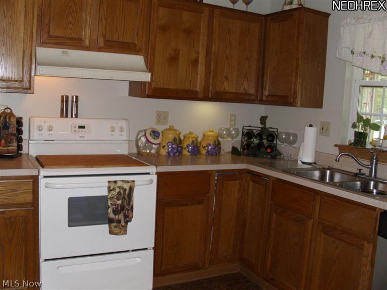 4076 Beckley Road Stow, OH 44224 - Photo 4 of 25 All kitchen appliances are included. Lots of cabinets.