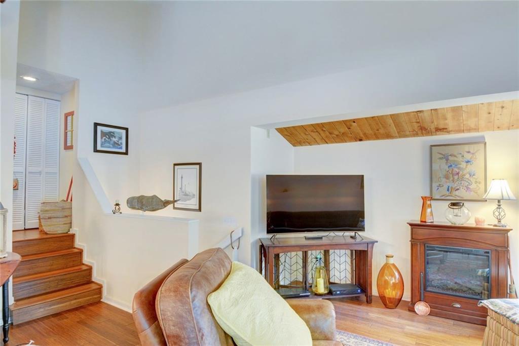 428 Southwest Akron Avenue, Unit 1B Stuart, FL 34994 - Photo 8 of 57 Gallery Image 8