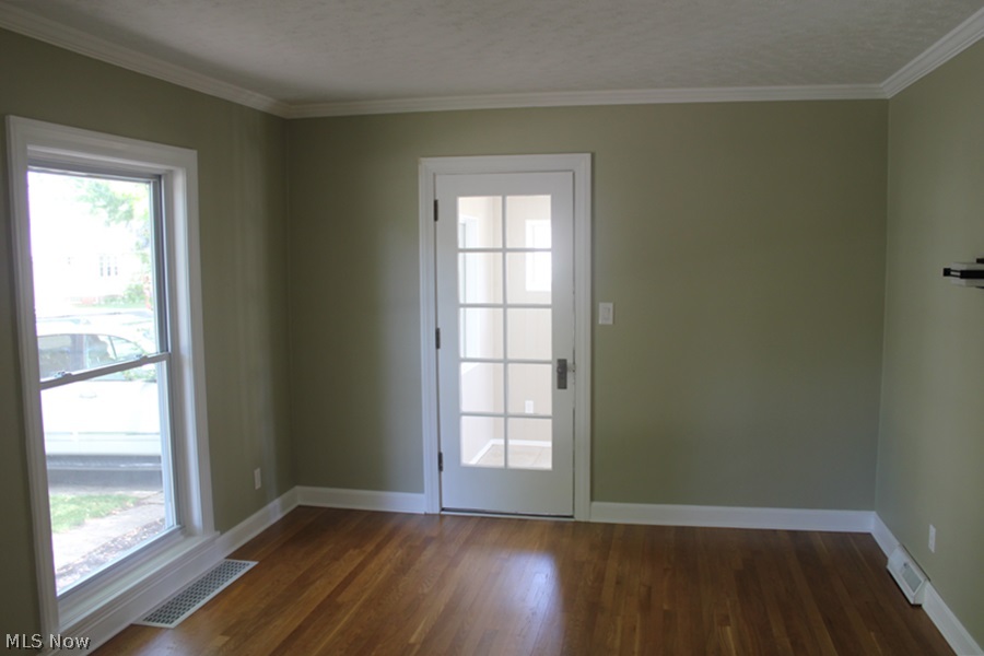 3455 Doris Road Cleveland, OH 44111 - Photo 6 of 22 Gallery Image 6