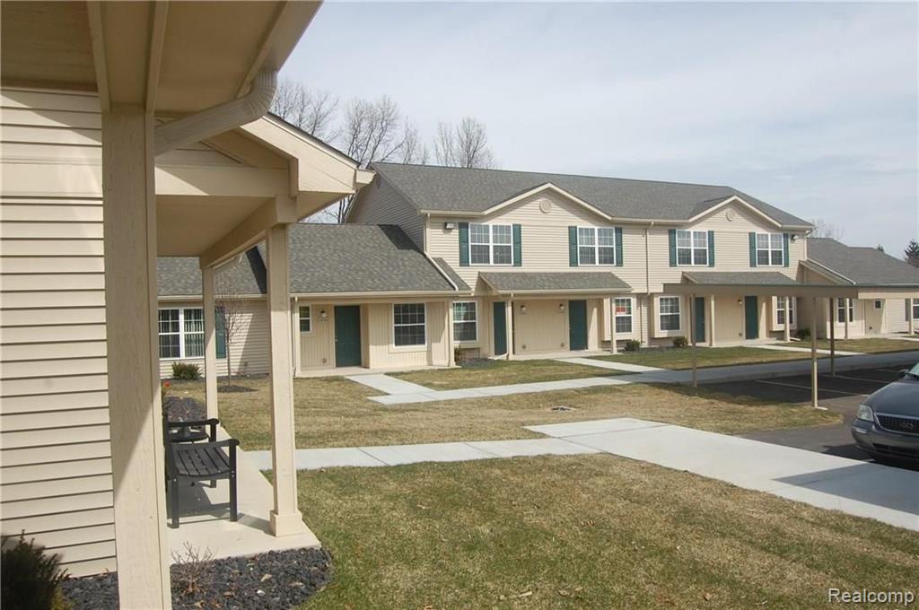 1304 Pine Ridge Drive Highland, MI 48357 - Photo 7 of 16