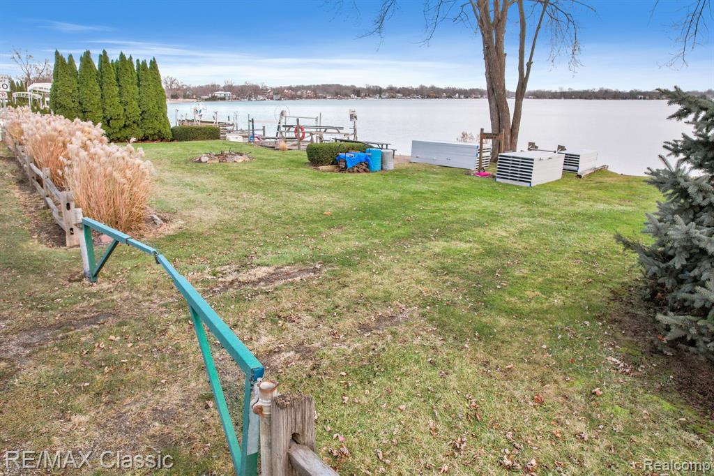 112 Ladd Road Walled Lake, MI 48390 - Photo 23 of 27